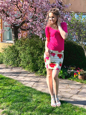 Květovaná pouzdrová sukně