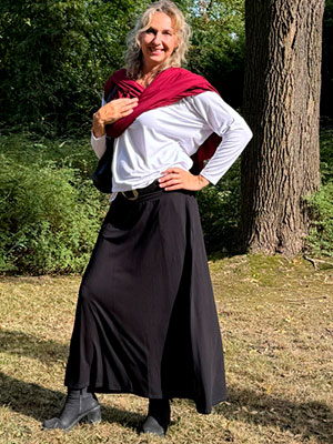 Dlouhá áčková sukně černá