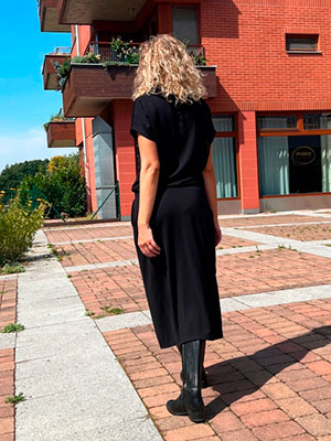 Černé šaty dlouhé s rozparkem