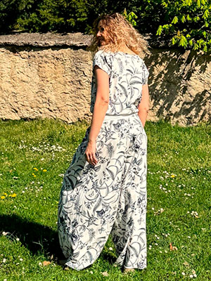 Kalhotová sukně smetanová s modrým květem