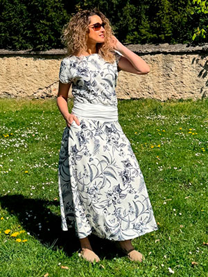 Polokolová sukně smetanová s květy