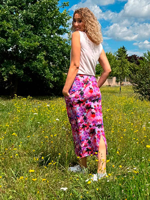 Sukně s kapsami dlouhá fialové květy