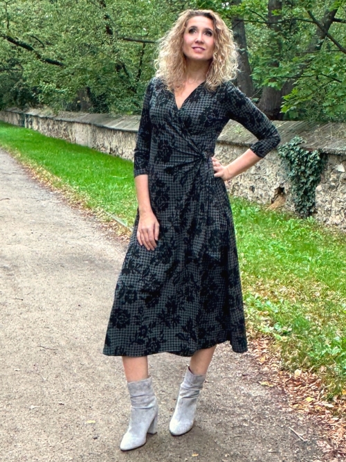 Zvonové zavinovací šaty dlouhé šedočerné