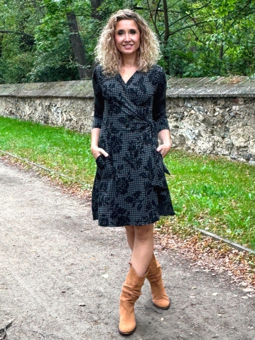 Zavinovací šaty krátké šedočerné