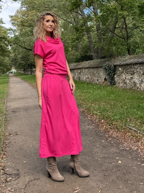 Cyklámen šaty dlouhé s rozparkem