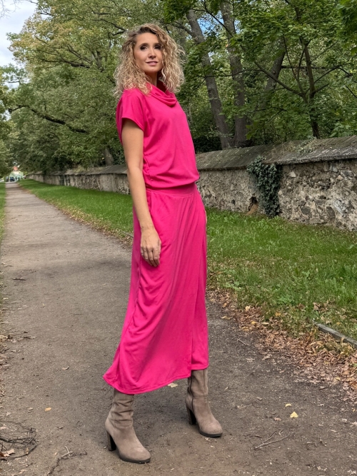 Cyklámen šaty dlouhé s rozparkem