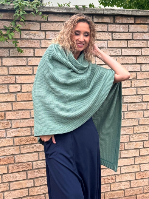 Rolákové svetrové pončo velké