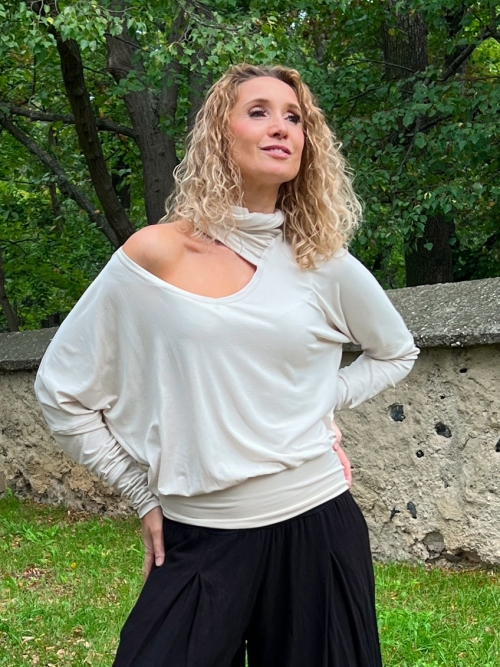 Netopýří tunika s ozdobnou šálkou