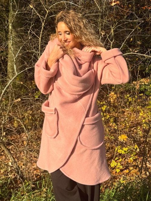 Růžový vlněný kabát