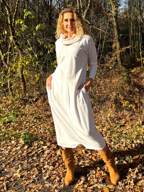 Dlouhé balonové šaty smetanové