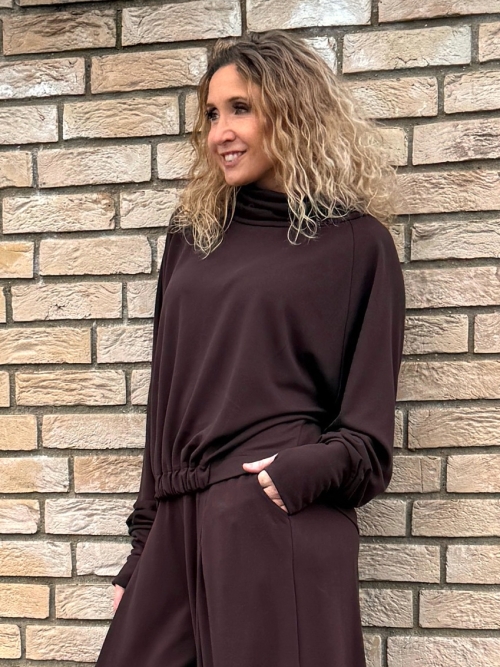 Volný rolák s gumou hnědý