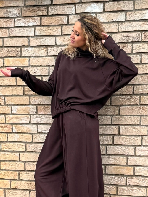 Volný rolák s gumou hnědý