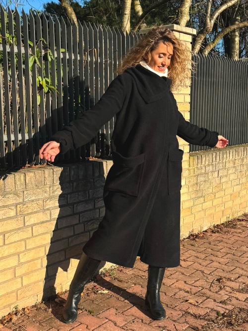 Černý vlněný kabát