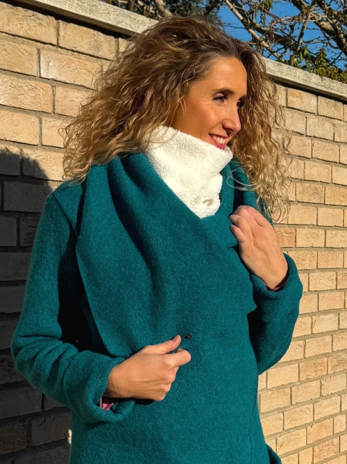 Rolákový nákrčník bílý plyš