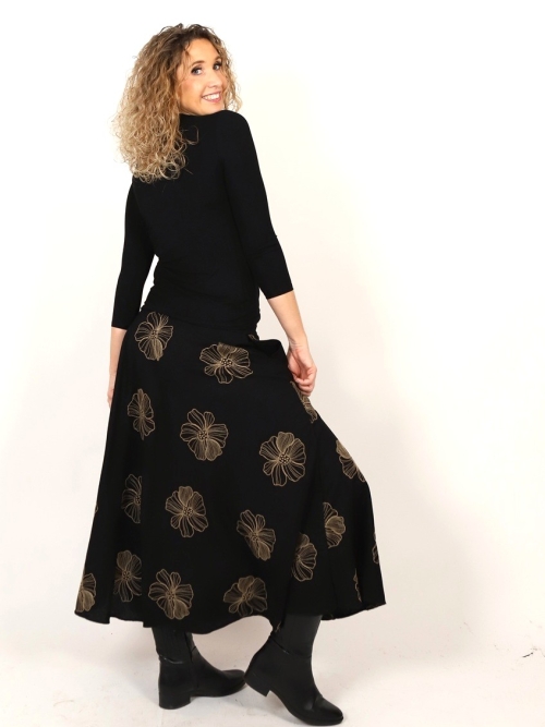 Polokolová sukně černá s květy