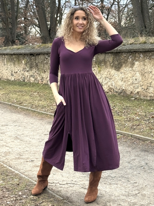 Šaty s rozparky fialové