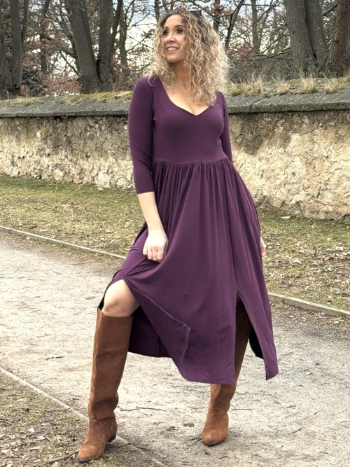 Šaty s rozparky fialové