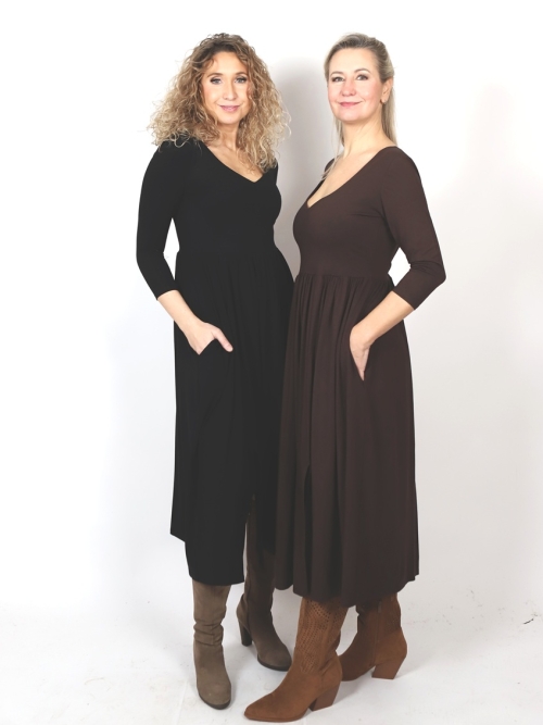 Šaty s rozparky hnědé