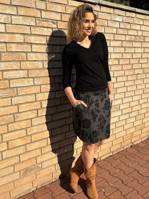 Překládaná krátká sukně šedo černá