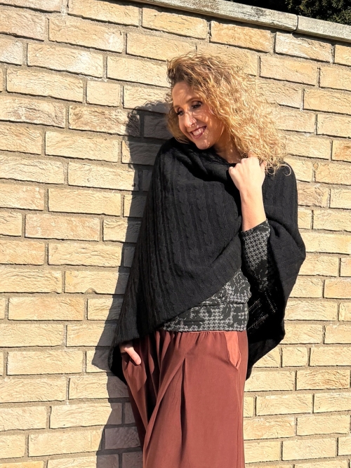 Vlněné pončo černé