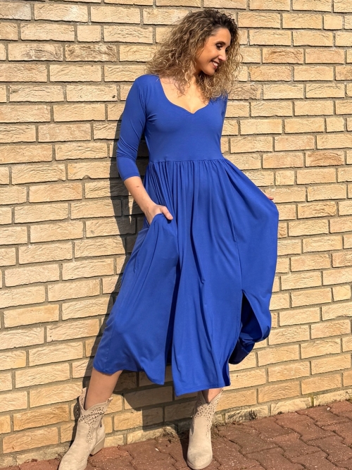 Šaty s rozparky safírově modré