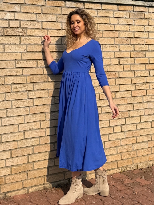 Šaty s rozparky safírově modré