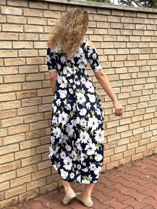 Dlouhé šaty s volnými rameny květy