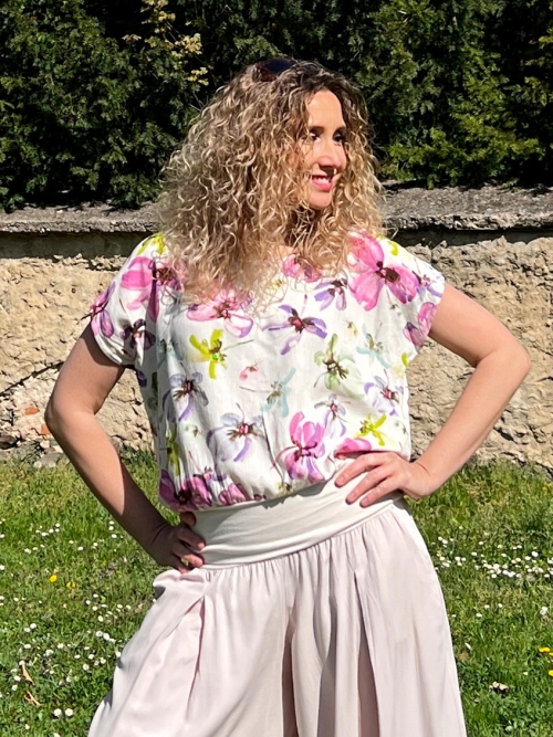 Volný top s pasem jarní květ