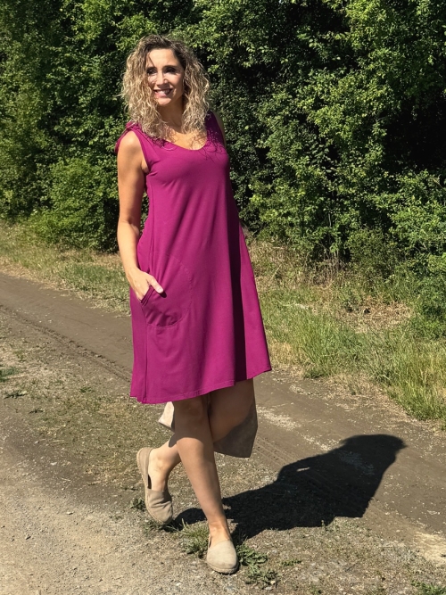 Zvonové šaty s vázáním na ramenou amarant