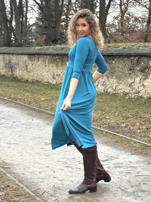 Šaty s rozparky perolejové