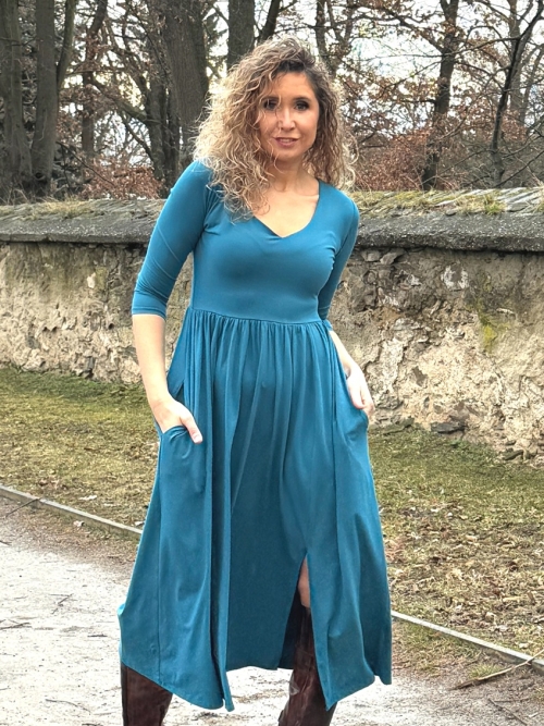 Šaty s rozparky perolejové