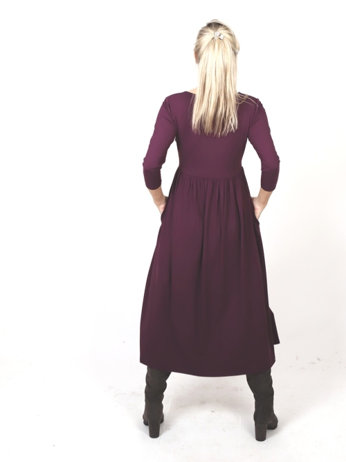 Šaty s rozparky fialové