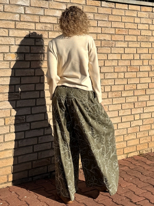 Kalhotová sukně dlouhá khaki s květy