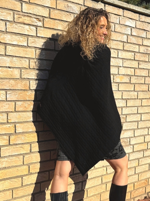 Vlněné pončo černé