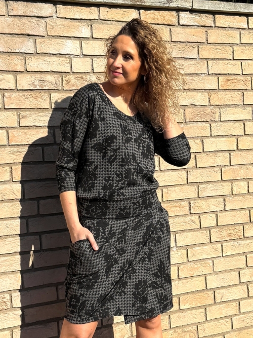 Tunika s netopýřím rukávem šedočerná