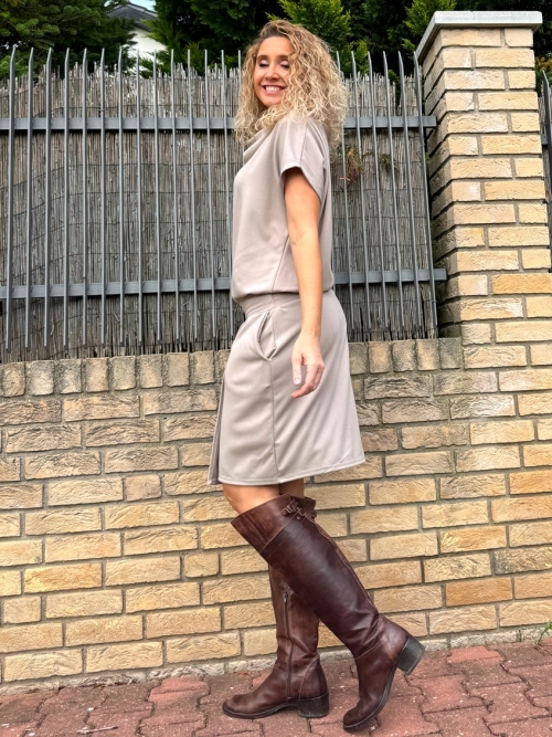 Šaty se zavinovací sukní krátké béžové