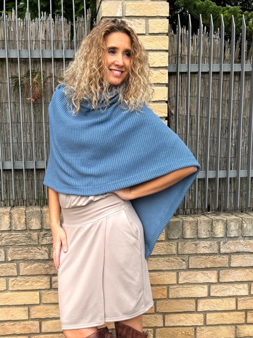 Rolákové svetrové modré pončo střední