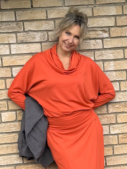 Rolák s netopýřím rukávem dýňově oranžový