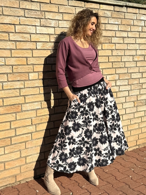 Volná sukně dlouhá černo bílý květ