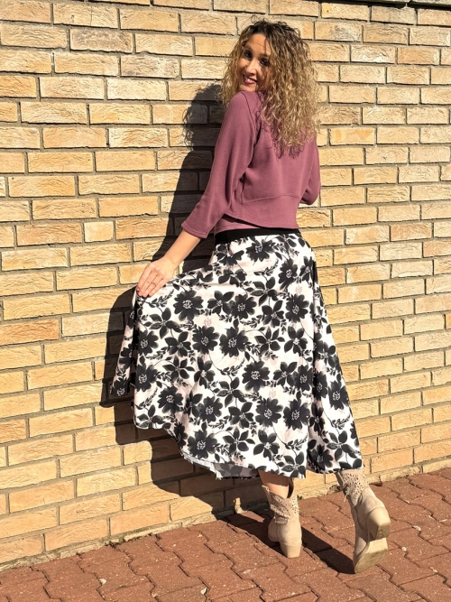 Volná sukně dlouhá černo bílý květ