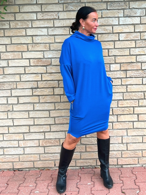 Rolákové šaty modré s rukávem