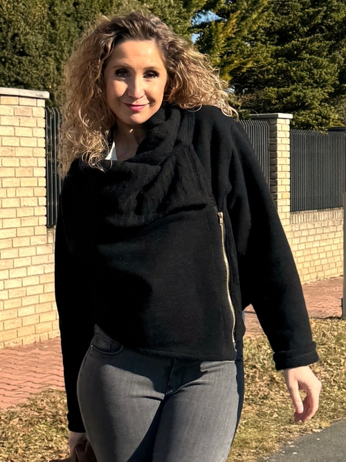 Křivák vlněný s copánky