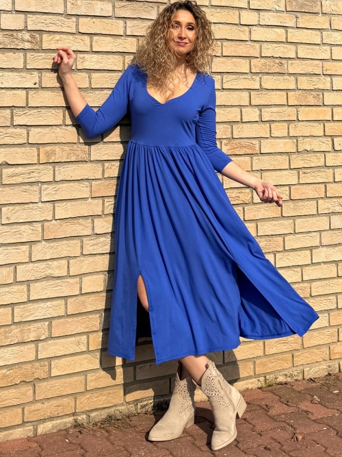 Šaty s rozparky safírově modré