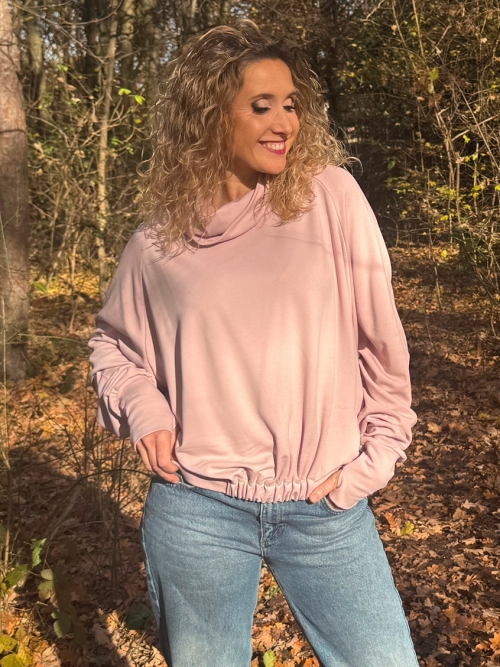 Volný rolák s gumou pudrově růžový