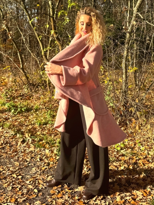 Růžový vlněný kabát