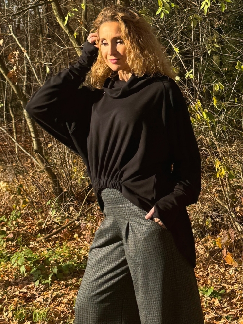 Volný rolák s gumou černý dlouhý