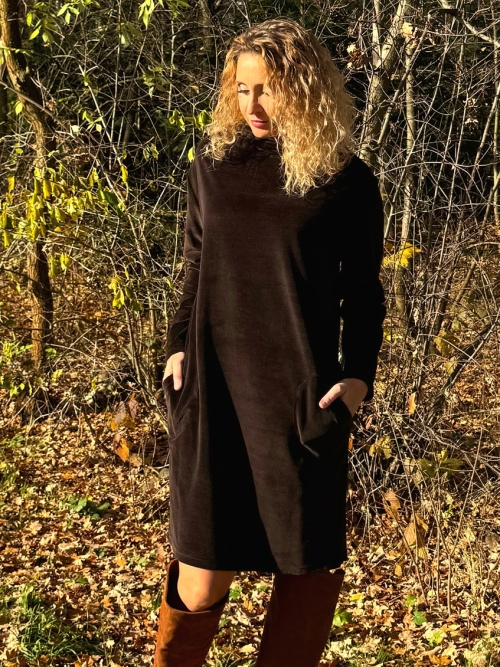 Šaty se stojáčkem tmavě hnědý samet