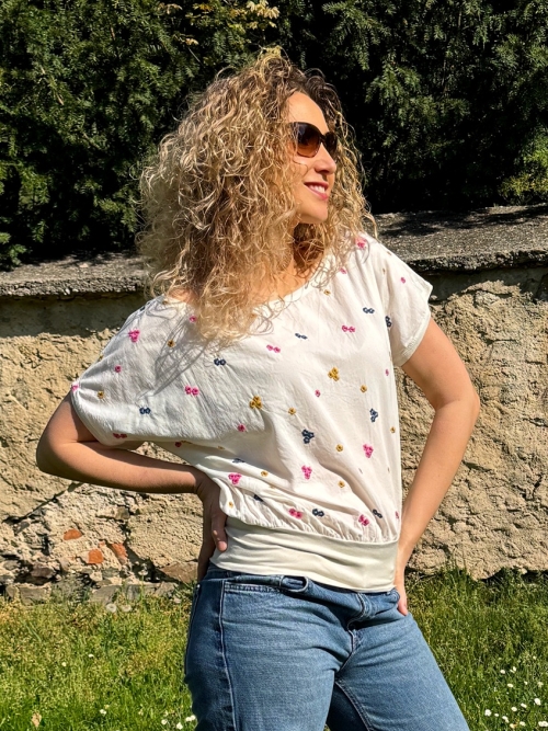 Volný top s pasem kvítek