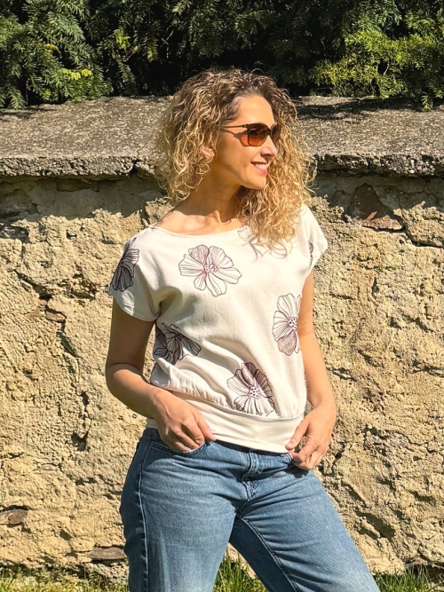 Volný top s pasem smetana s vínovým květem