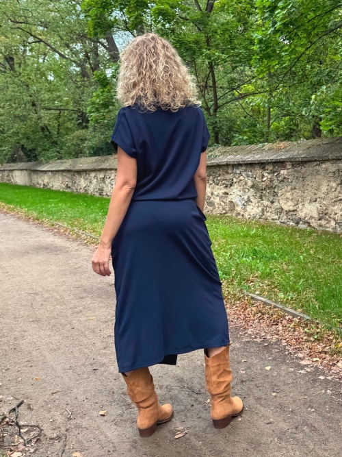 Tmavě modré šaty dlouhé s rozparkem